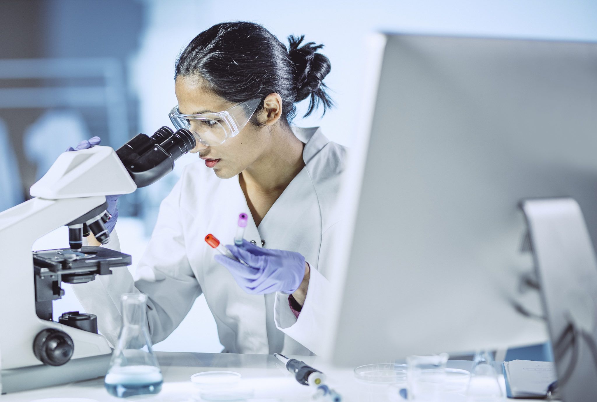 4 Benefits of a Career in Life Sciences